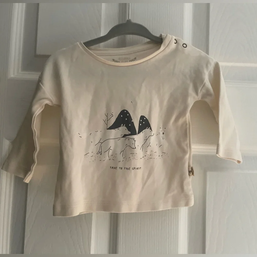 Red Caribou Bears & Mountains Shirt – 6–9M – NWOT